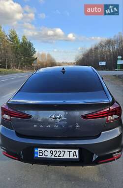 Седан Hyundai Elantra 2020 в Самборе