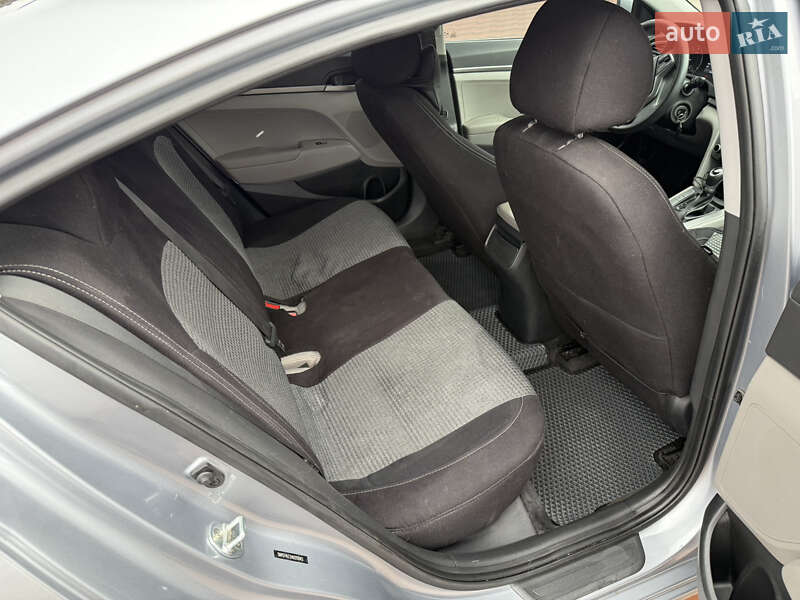 Седан Hyundai Elantra 2017 в Киеве