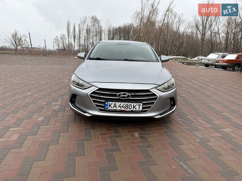 Седан Hyundai Elantra 2017 в Киеве