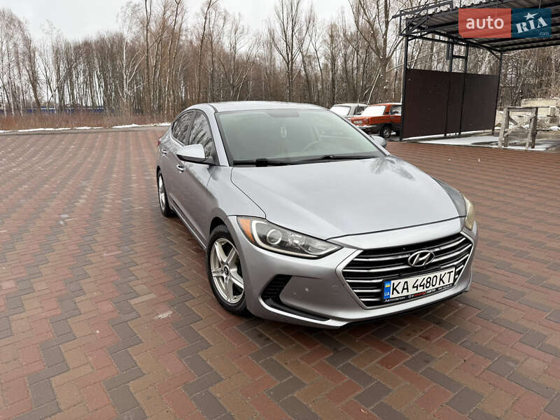 Седан Hyundai Elantra 2017 в Киеве