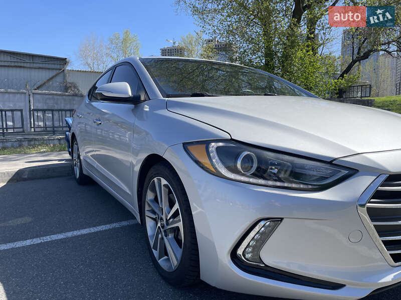 Седан Hyundai Elantra 2016 в Киеве