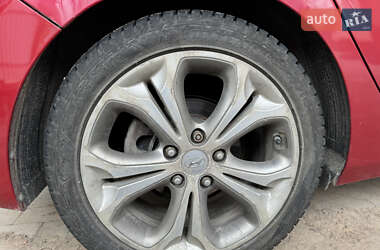 Хэтчбек Hyundai Elantra 2014 в 