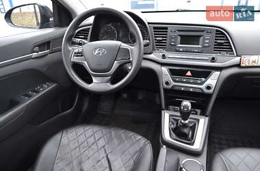 Седан Hyundai Elantra 2018 в 