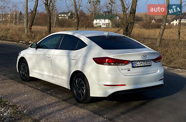 Седан Hyundai Elantra 2016 в 