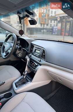 Седан Hyundai Elantra 2016 в 