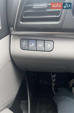 Седан Hyundai Elantra 2020 в 