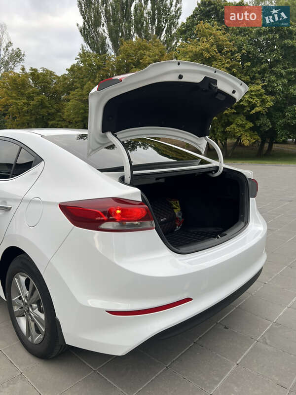 Седан Hyundai Elantra 2018 в Кременчуге