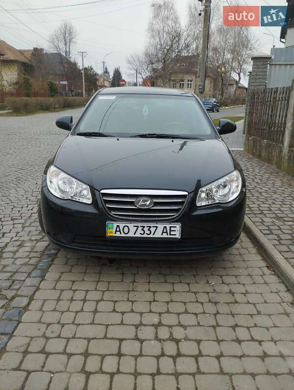 Седан Hyundai Elantra 2008 в Мукачево