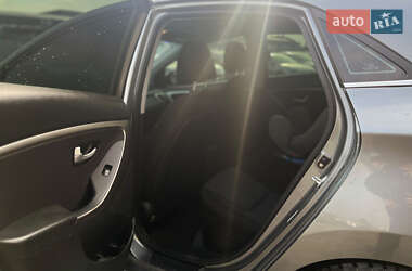 Хэтчбек Hyundai Elantra 2015 в 