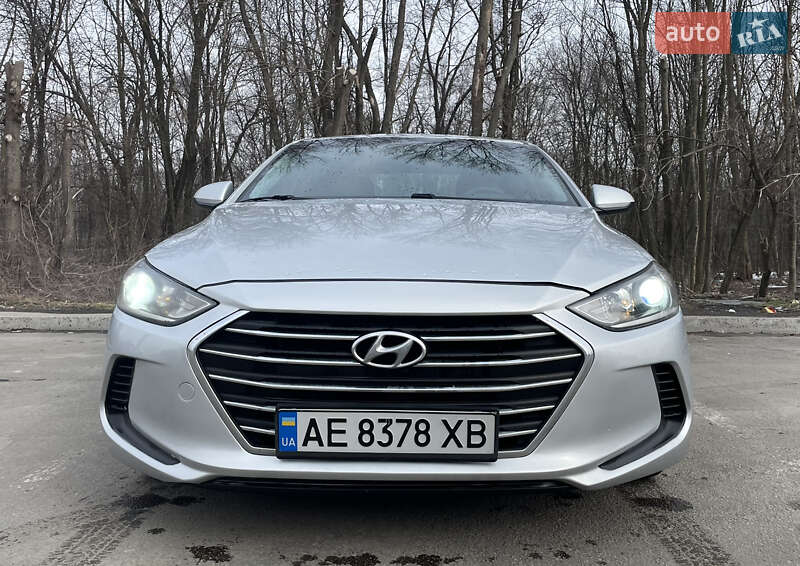 Седан Hyundai Elantra 2016 в Днепре