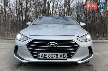 Седан Hyundai Elantra 2016 в Днепре