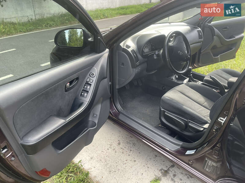 Седан Hyundai Elantra 2008 в Киеве