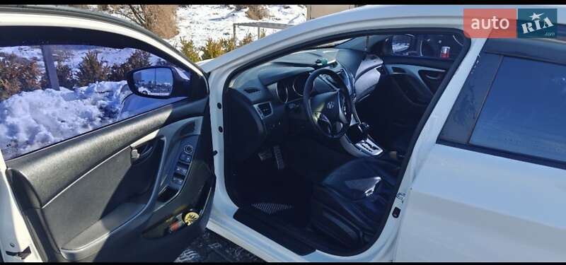 Седан Hyundai Elantra 2012 в Києві