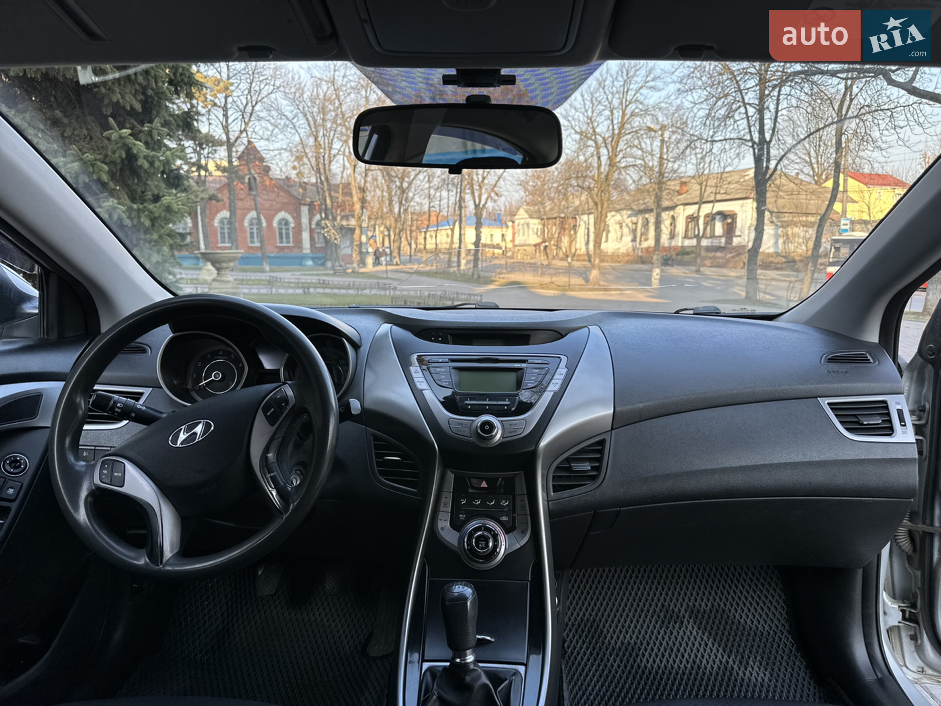 2013 Hyundai Elantra - мініатюра 19