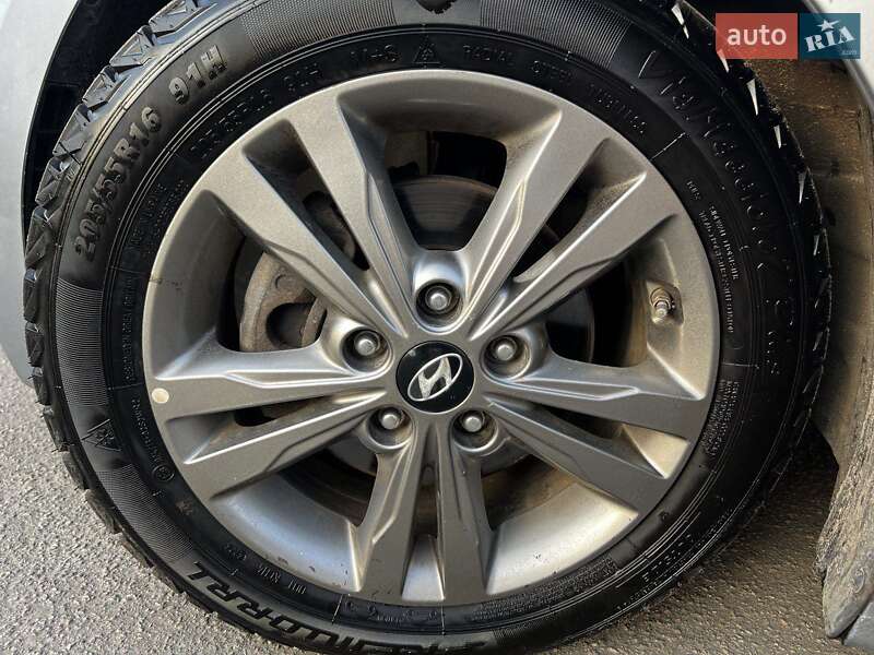 Седан Hyundai Elantra 2016 в Києві