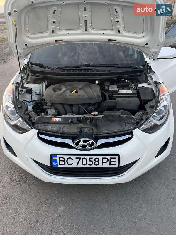 Седан Hyundai Elantra 2013 в Львове