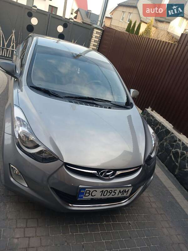 Седан Hyundai Elantra 2011 в Львове
