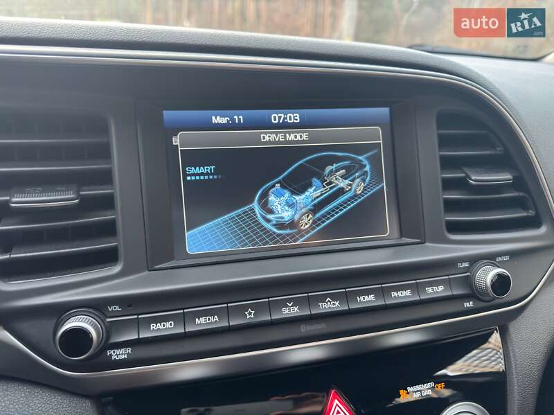 Седан Hyundai Elantra 2018 в Киеве