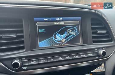 Седан Hyundai Elantra 2018 в 