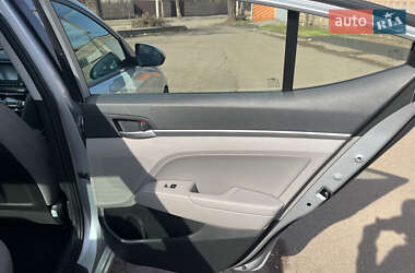 Седан Hyundai Elantra 2019 в 
