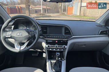 Седан Hyundai Elantra 2019 в 