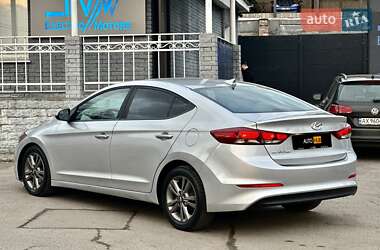 Седан Hyundai Elantra 2017 в 