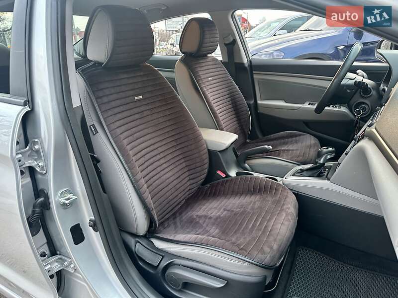 Седан Hyundai Elantra 2017 в Харькове