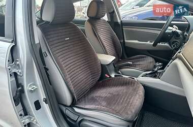Седан Hyundai Elantra 2017 в 