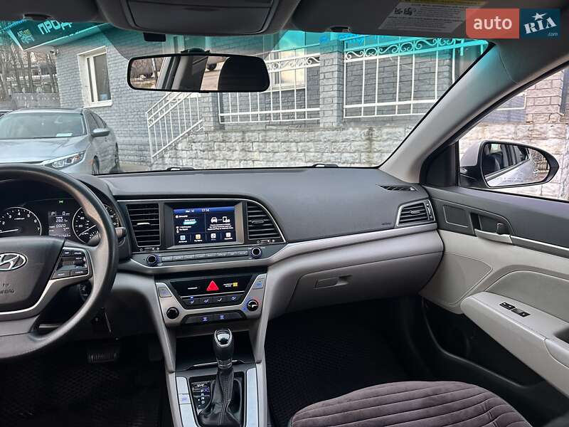 Седан Hyundai Elantra 2017 в Харькове