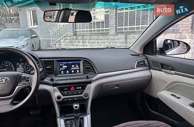 Седан Hyundai Elantra 2017 в 