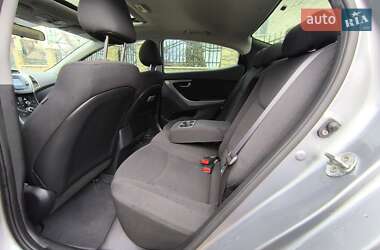 Седан Hyundai Elantra 2015 в 
