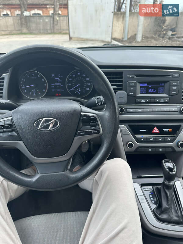 Седан Hyundai Elantra 2016 в Кривому Розі