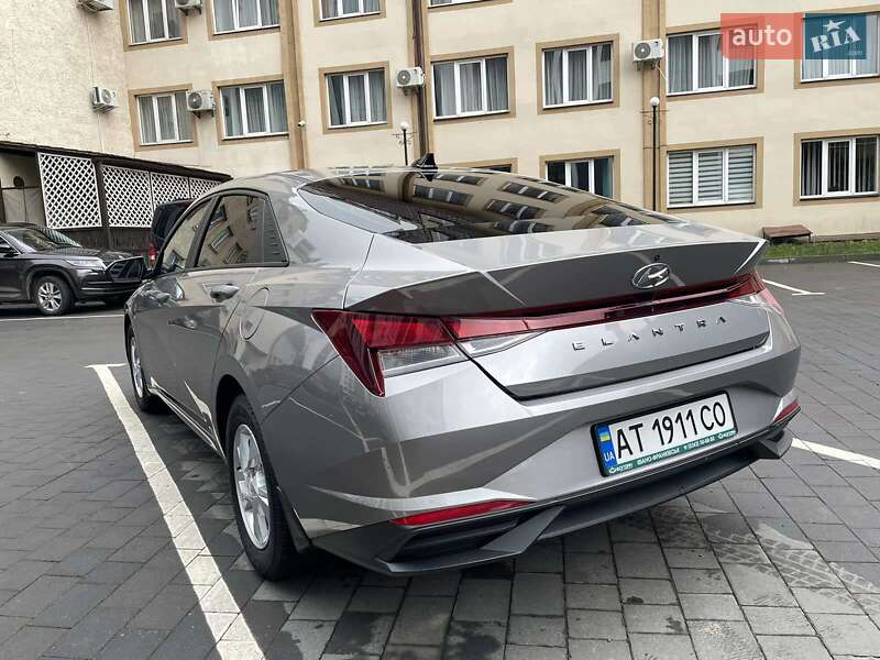 Hyundai Elantra 2021