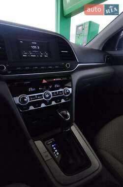 Седан Hyundai Elantra 2020 в 