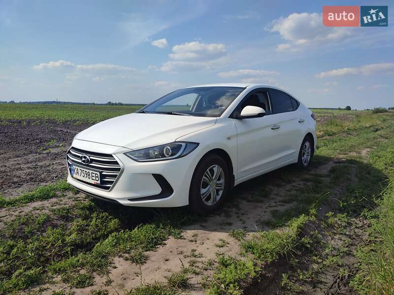 Седан Hyundai Elantra 2016 в Києві