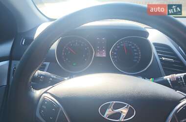 Седан Hyundai Elantra 2014 в 