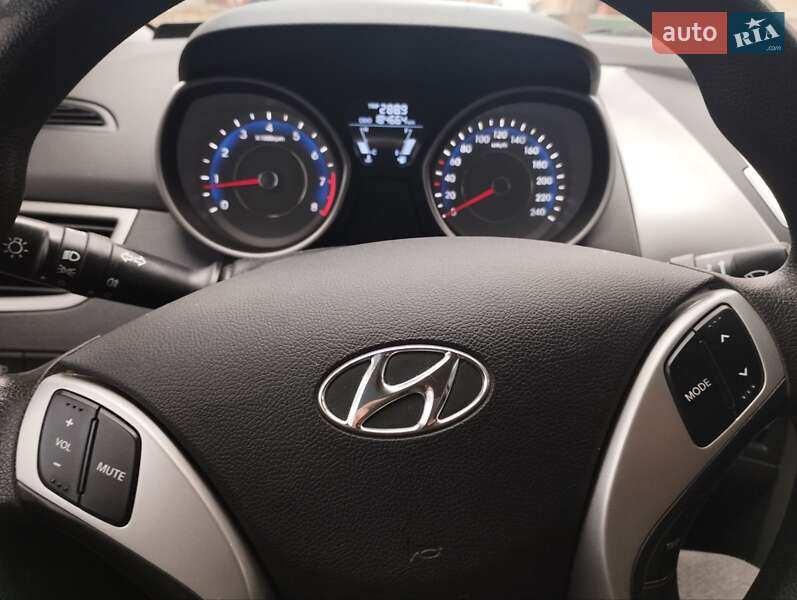 Седан Hyundai Elantra 2011 в Лубнах