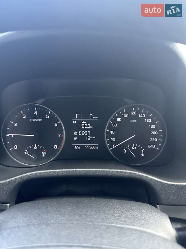 Седан Hyundai Elantra 2017 в Староконстантинове