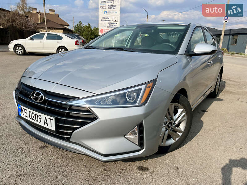 Седан Hyundai Elantra 2019 в 