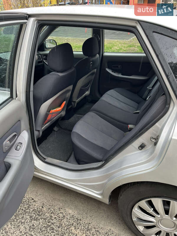 Хетчбек Hyundai Elantra 2003 в Ірпені
