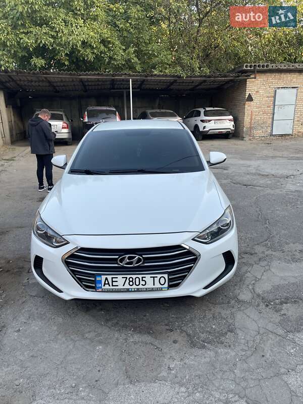 Седан Hyundai Elantra 2016 в Нікополі