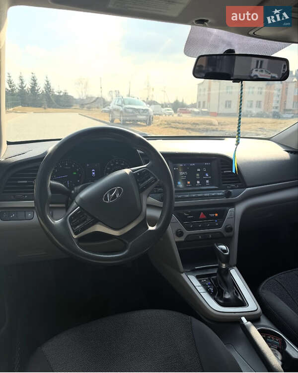 Седан Hyundai Elantra 2017 в Тернополе