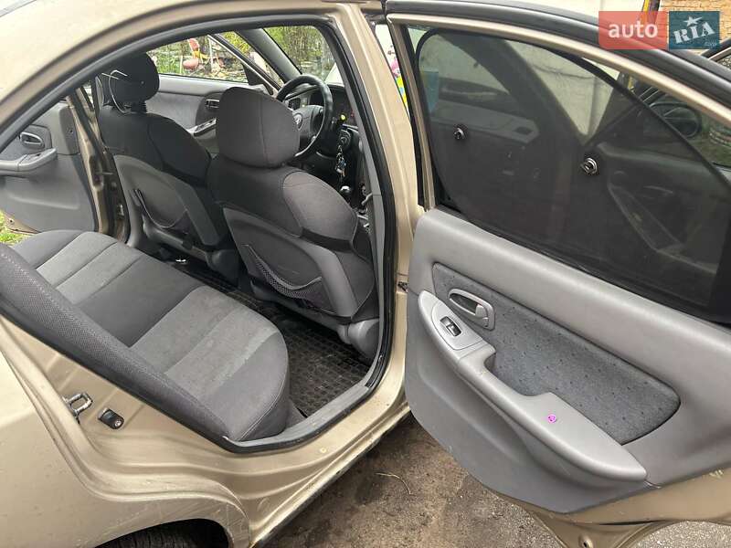 Седан Hyundai Elantra 2005 в Киеве