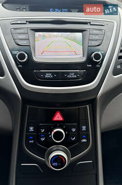 Седан Hyundai Elantra 2015 в 