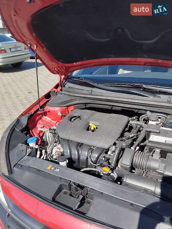 Седан Hyundai Elantra 2020 в Киеве