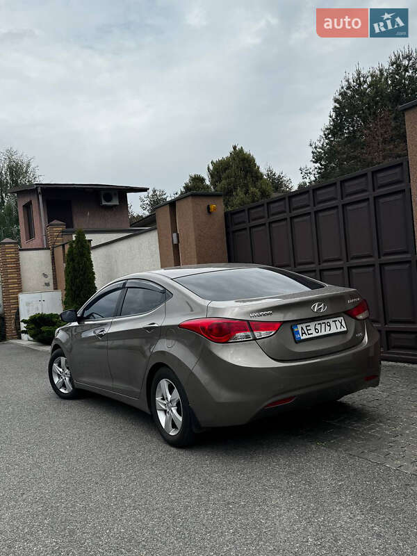 Hyundai Elantra 2013