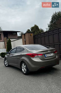 Седан Hyundai Elantra 2013 в 