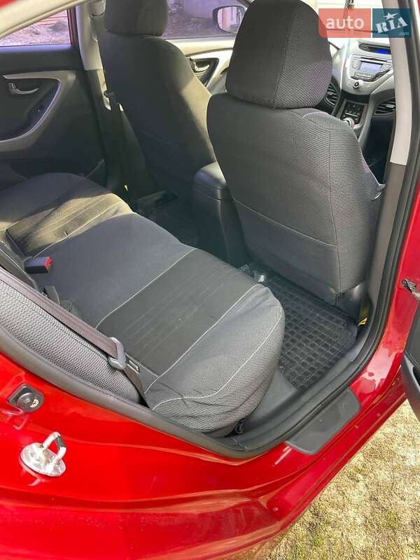 Седан Hyundai Elantra 2012 в Глобине