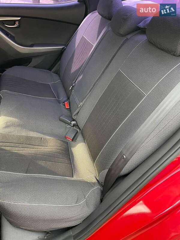 Седан Hyundai Elantra 2012 в Глобине