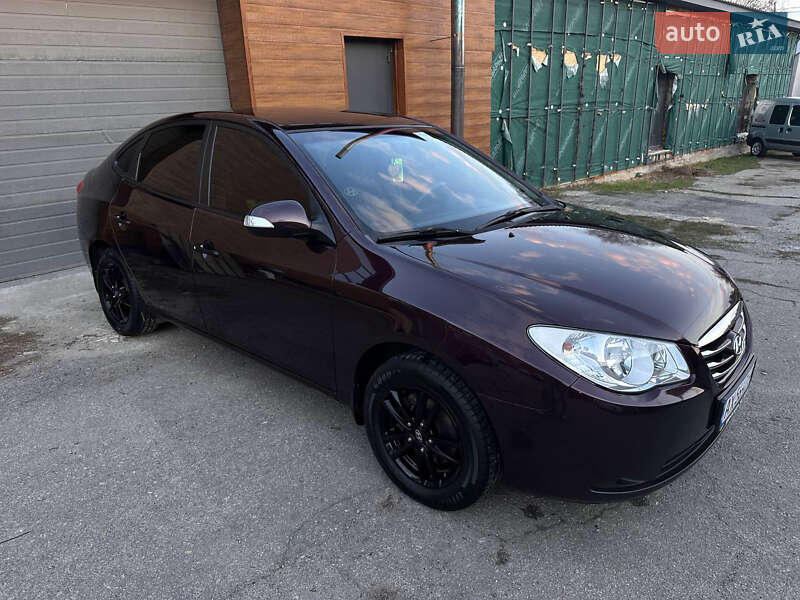 Седан Hyundai Elantra 2011 в 